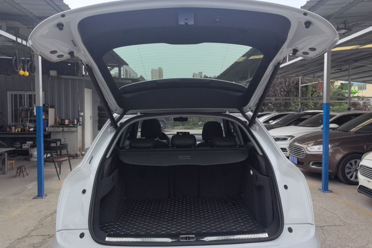 Audi Q3 2018 car image #22