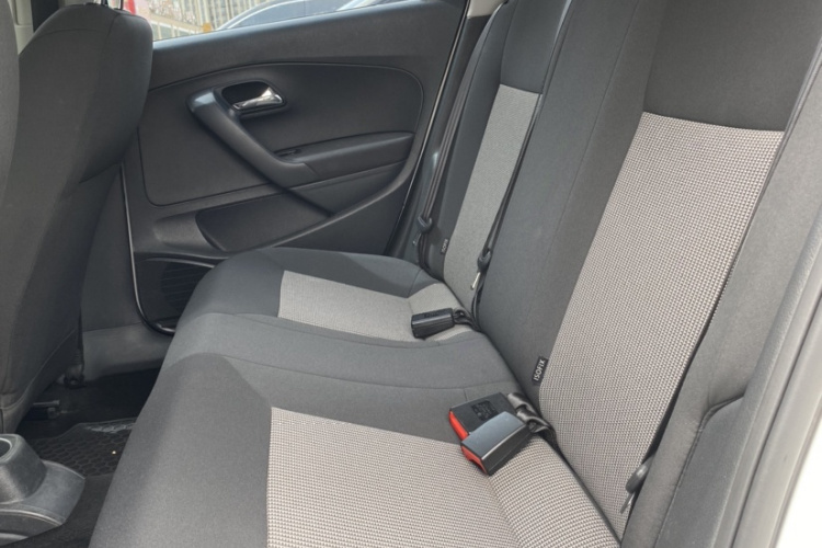 Volkswagen Polo 2016 car image #15