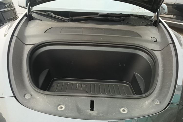 Tesla Model Y 2024 #20 Tesla Model Y 2024 car image #20