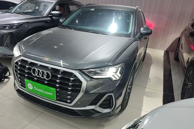 Audi Q3 2023 car image #2