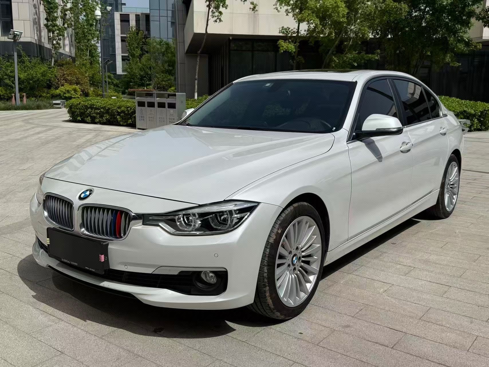 BMW 3 Series 2018 immagine di auto 