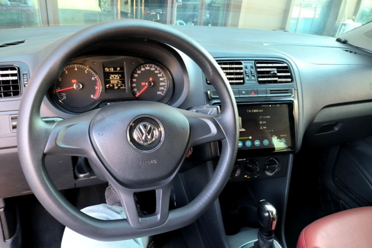 Volkswagen Polo 2017 car image #10