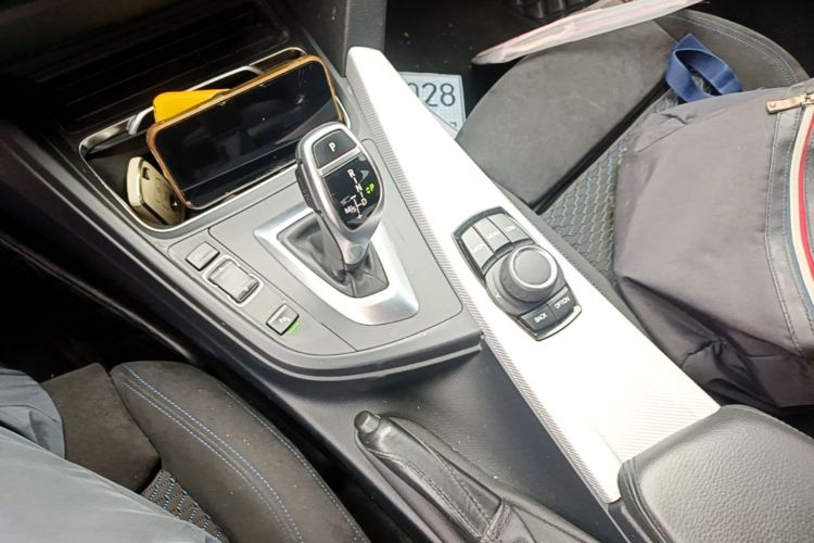 BMW 3 Series 2017 car image #18