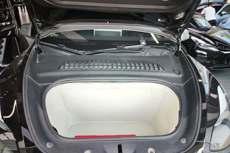 Tesla Model Y 2024 car image #20