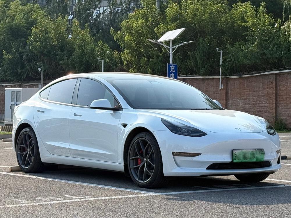 Tesla Model 3 2022 car image #3
