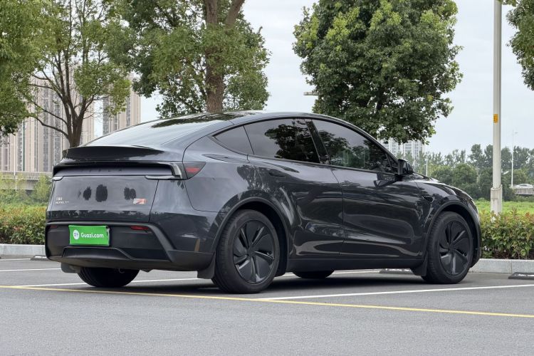 Tesla Model Y 2025 #10 Tesla Model Y 2025 car image #10