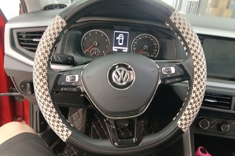 Volkswagen Polo 2020 car image #11