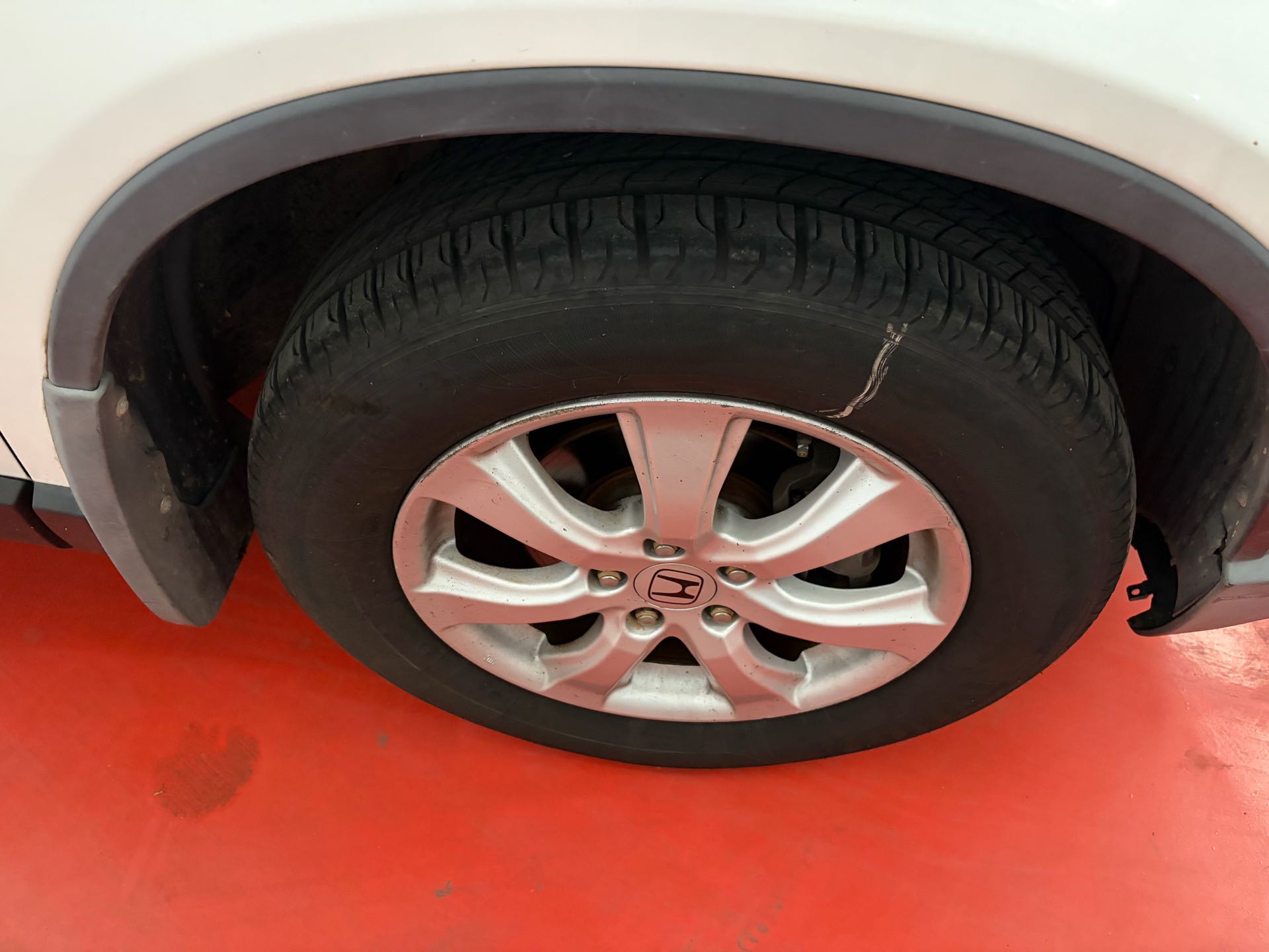 2010 car image #9