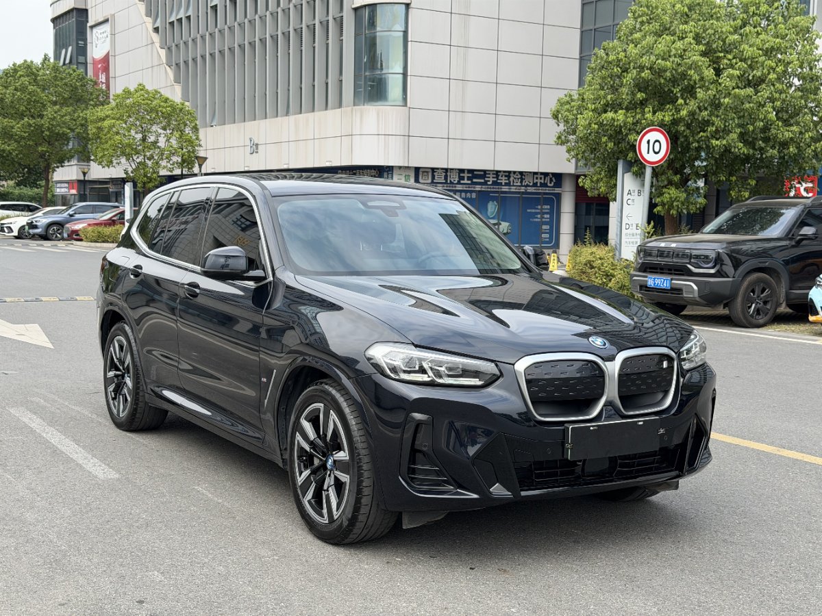 BMW iX3 2023 car image #2
