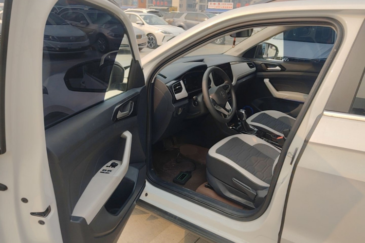 Volkswagen Tharu 2025 car image #16