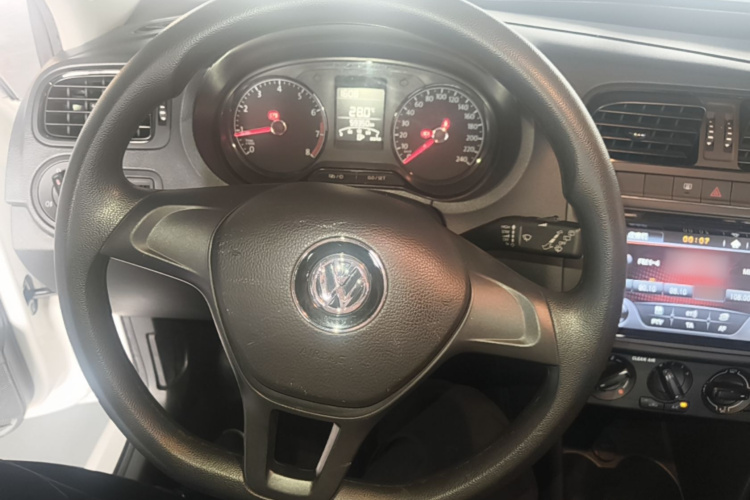 Volkswagen Polo 2016 car image #11
