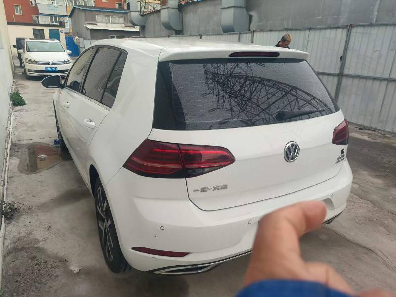 Volkswagen Golf 2018 car image #5