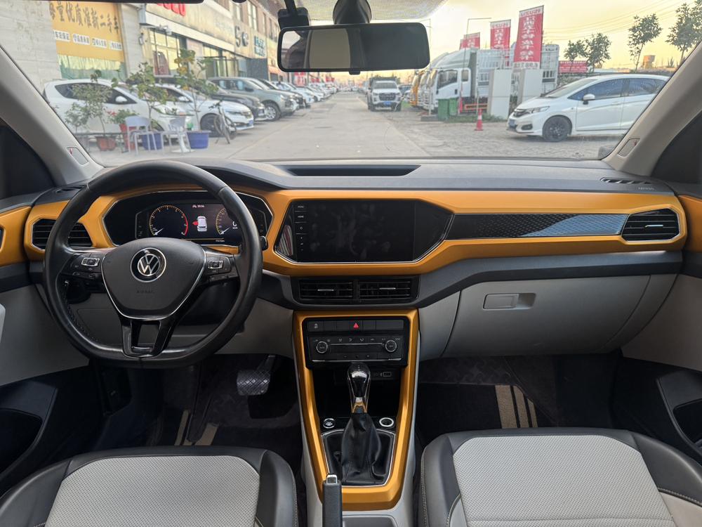 Volkswagen T-Cross 2020 #14 Volkswagen T-Cross 2020 car image #14