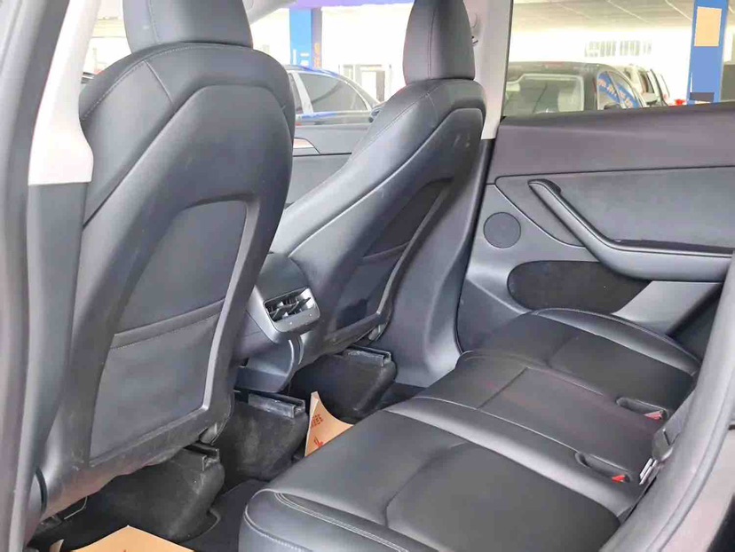 Tesla Model Y 2023 car image #6