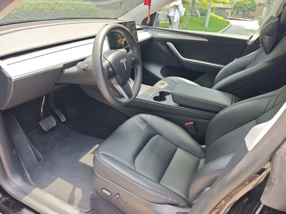 Tesla Model Y 2024 car image #4