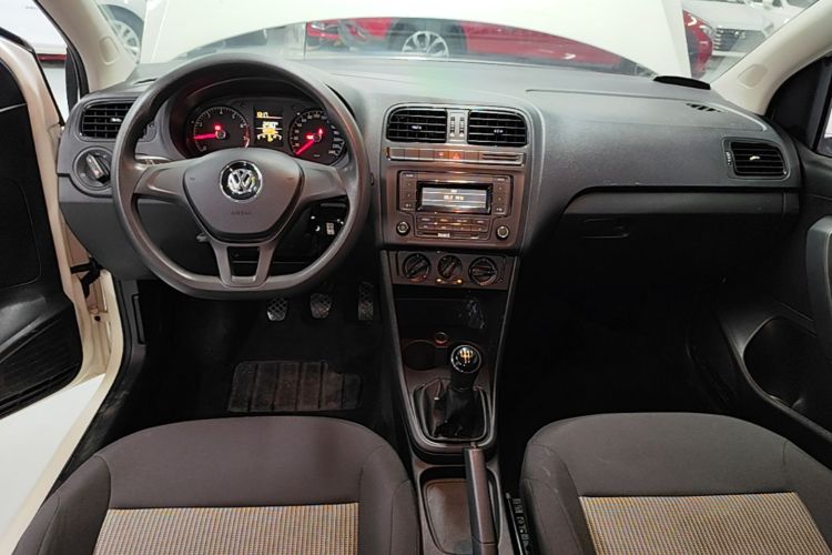 Volkswagen Polo 2015 #16 Volkswagen Polo 2015 car image #16