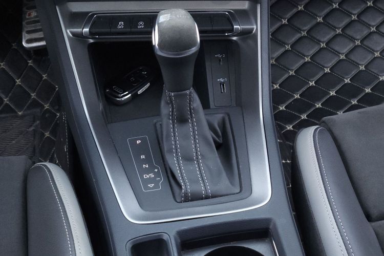 Audi Q3 2021 car image #15