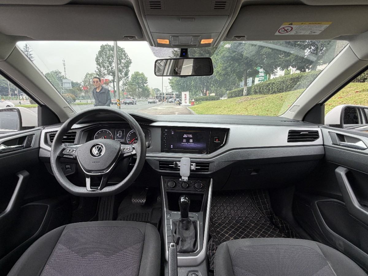 Volkswagen Polo 2022 car image #10
