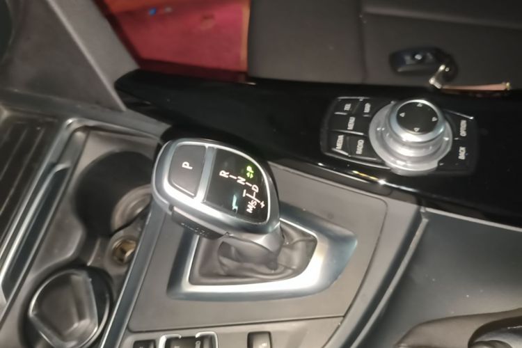 BMW 3 Series 2017 car image #18