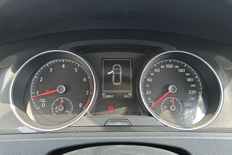 Volkswagen Golf 2019 car image #12