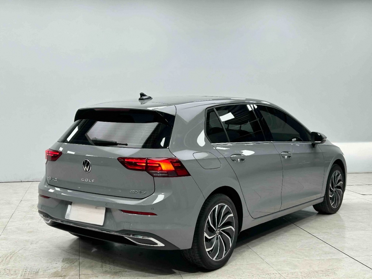 Volkswagen Golf 2023 car image #5