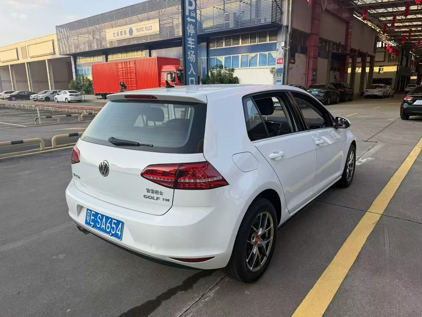Volkswagen Golf 2014 car image #7