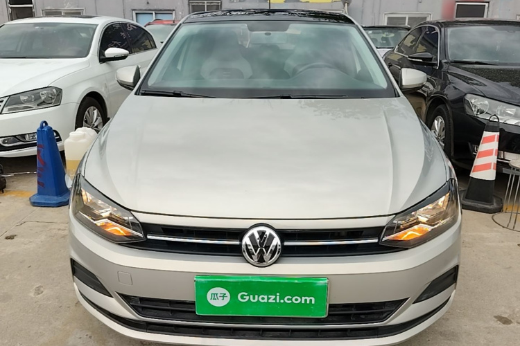 Volkswagen Polo 2021 car image #3