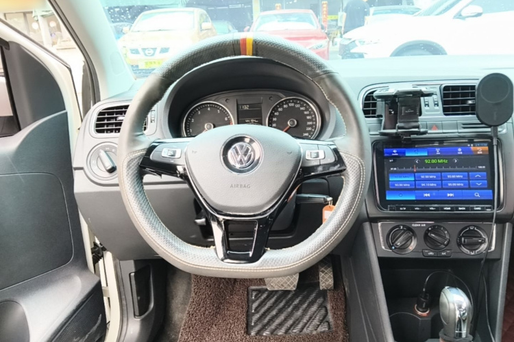 Volkswagen Polo 2017 #12 Volkswagen Polo 2017 car image #12