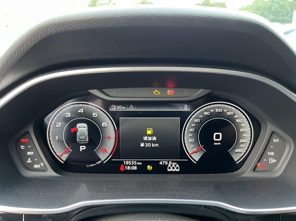 Audi Q3 2022 car image #12
