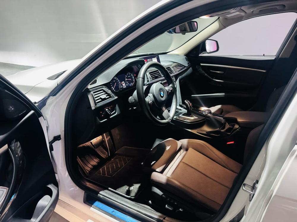 BMW 3 Series 2018 car image #8