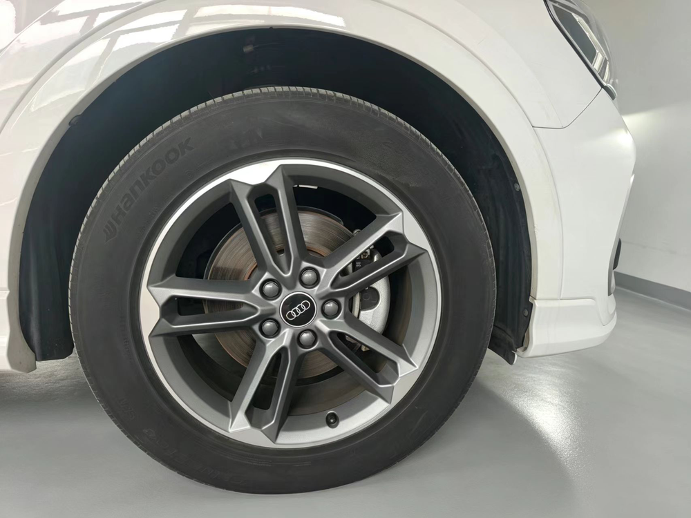 Audi Q3 2023 car image #6