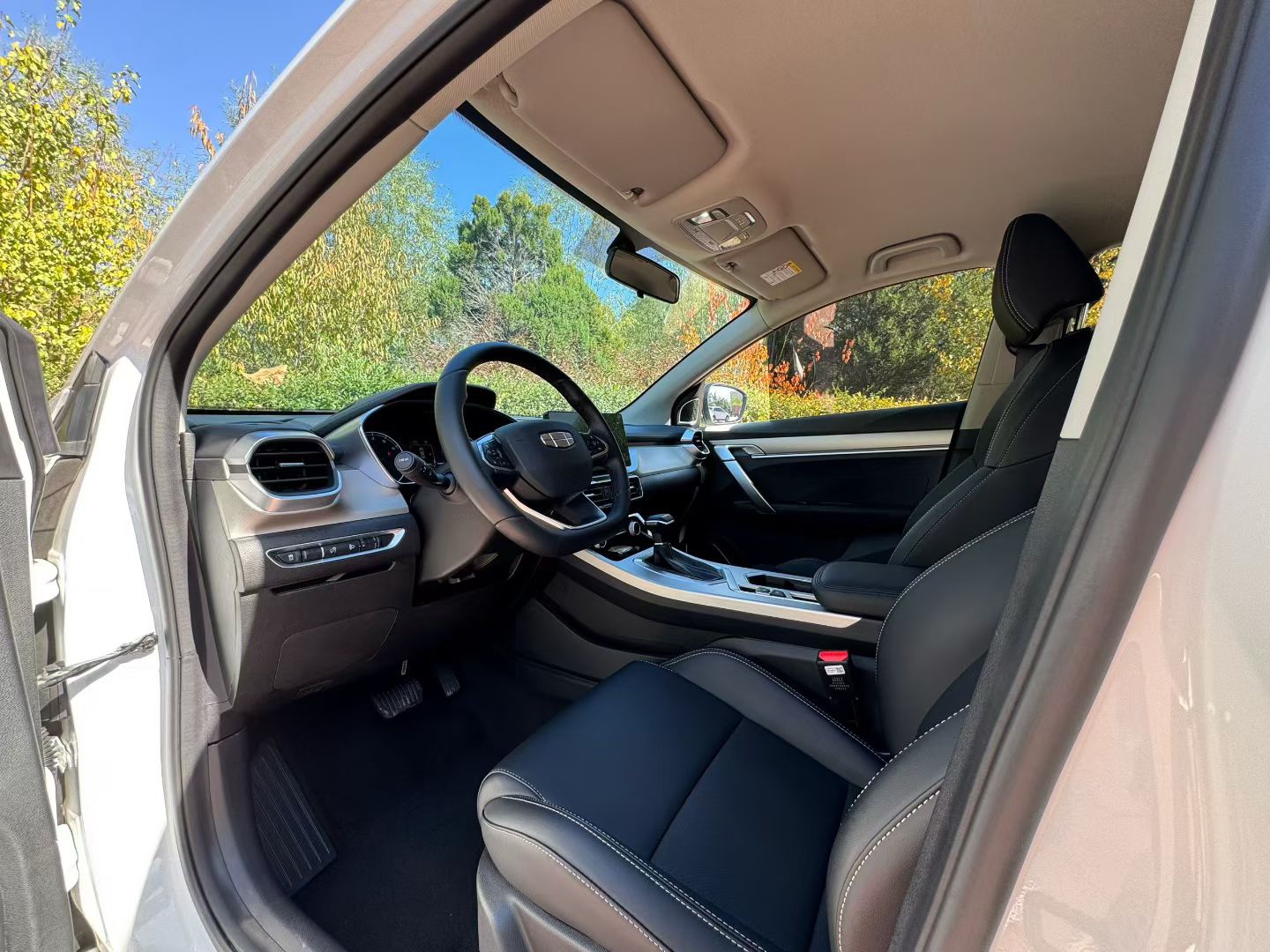 GEELY Coolray 2025 image de voiture #4