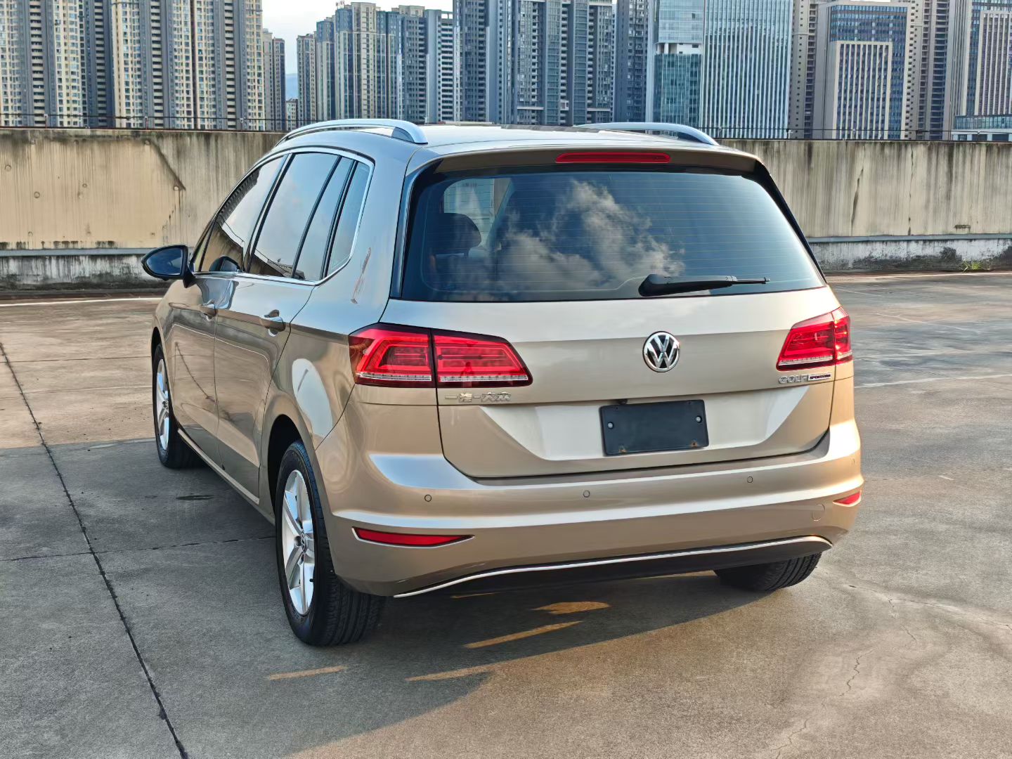 Volkswagen Golf Sportsvan 2018 صورة سيارة #7