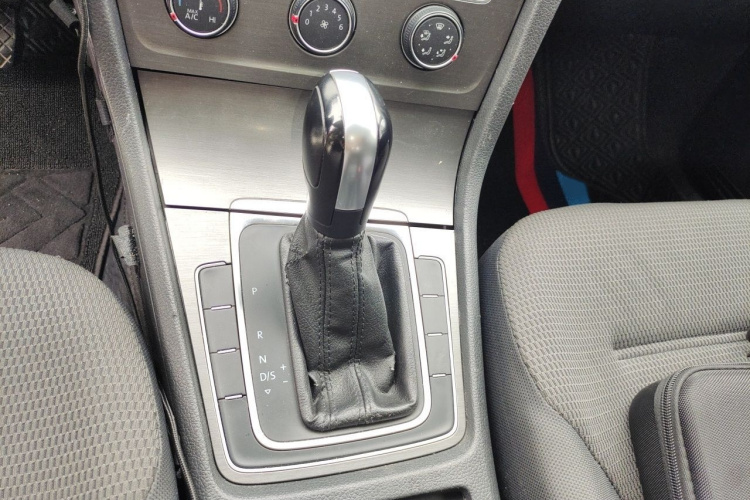 Volkswagen Golf 2016 car image #18