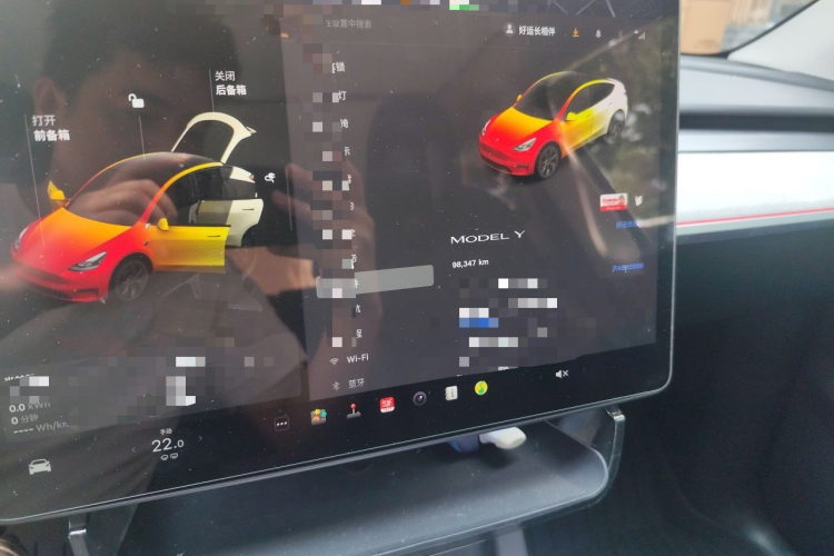 Tesla Model Y 2024 immagine di auto #8