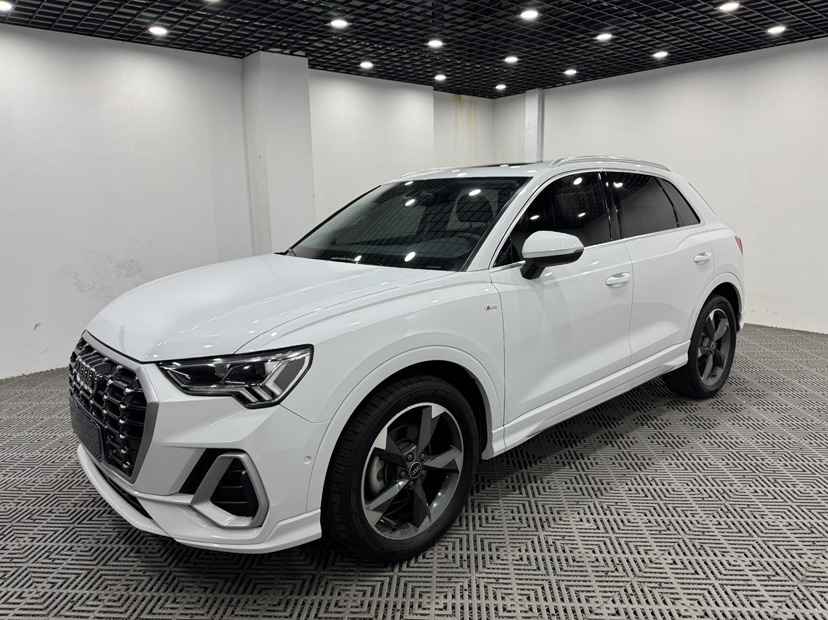 Audi Q3 2022 car image #3
