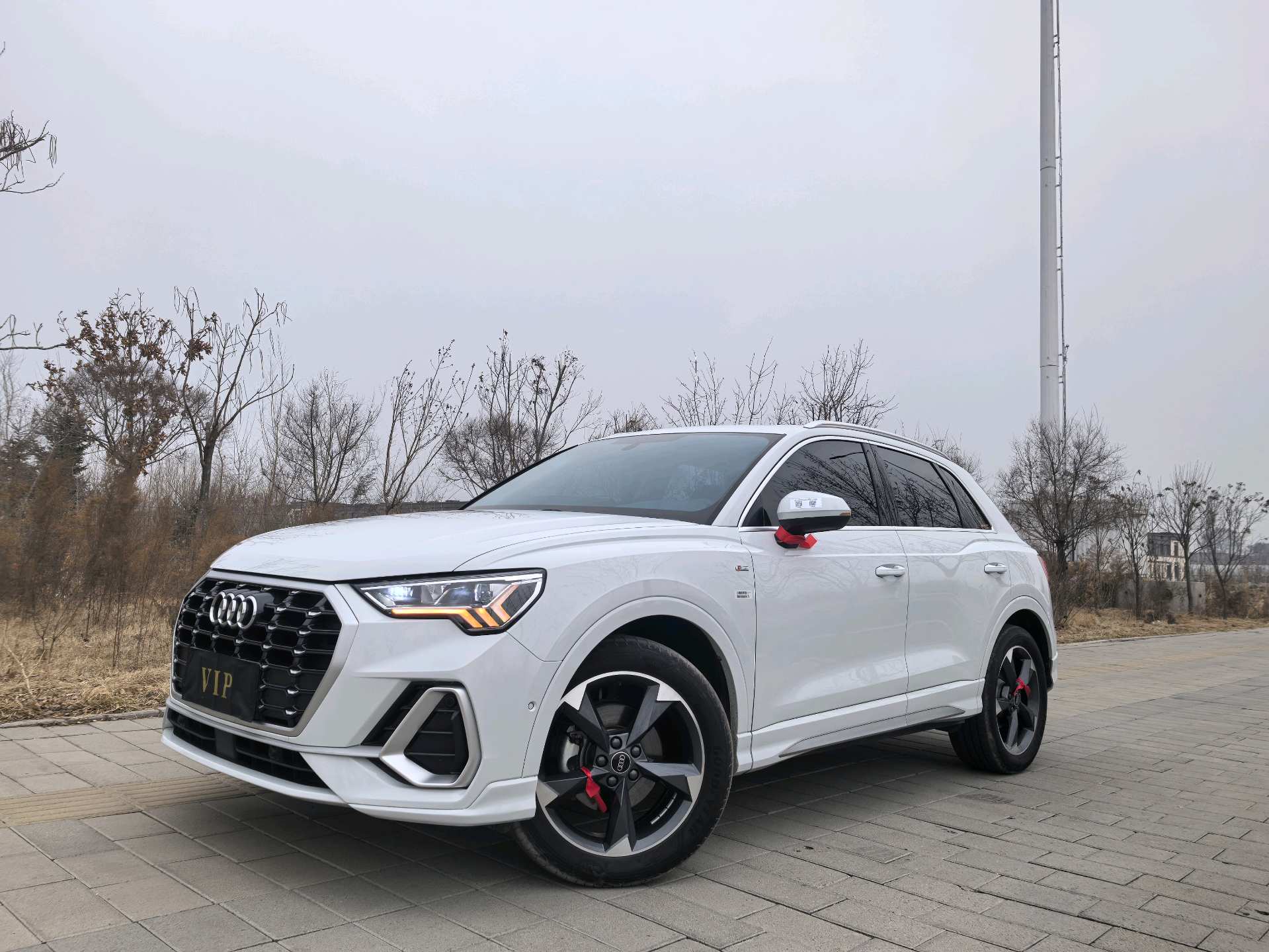 Audi Q3 2023 car image 