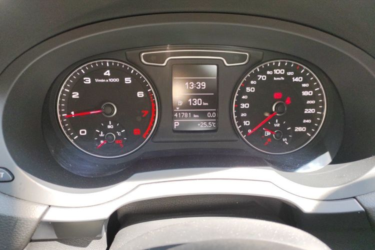 Audi Q3 2016 #10 Audi Q3 2016 صورة سيارة #10