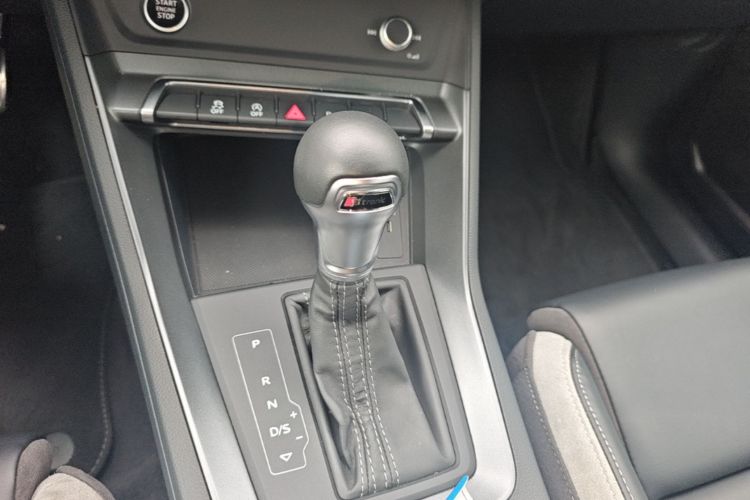 Audi Q3 2023 car image #16