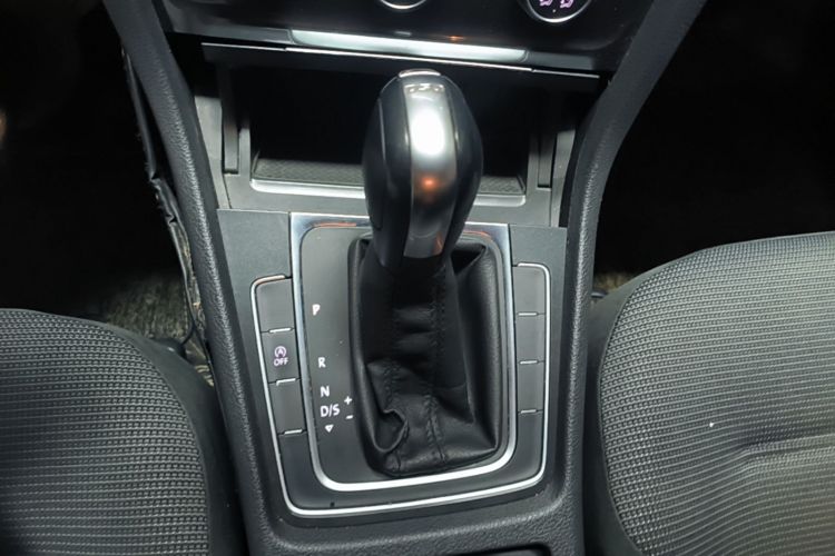 Volkswagen Golf 2018 car image #18