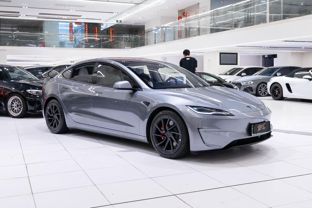 Tesla Model 3 2026 car image #3