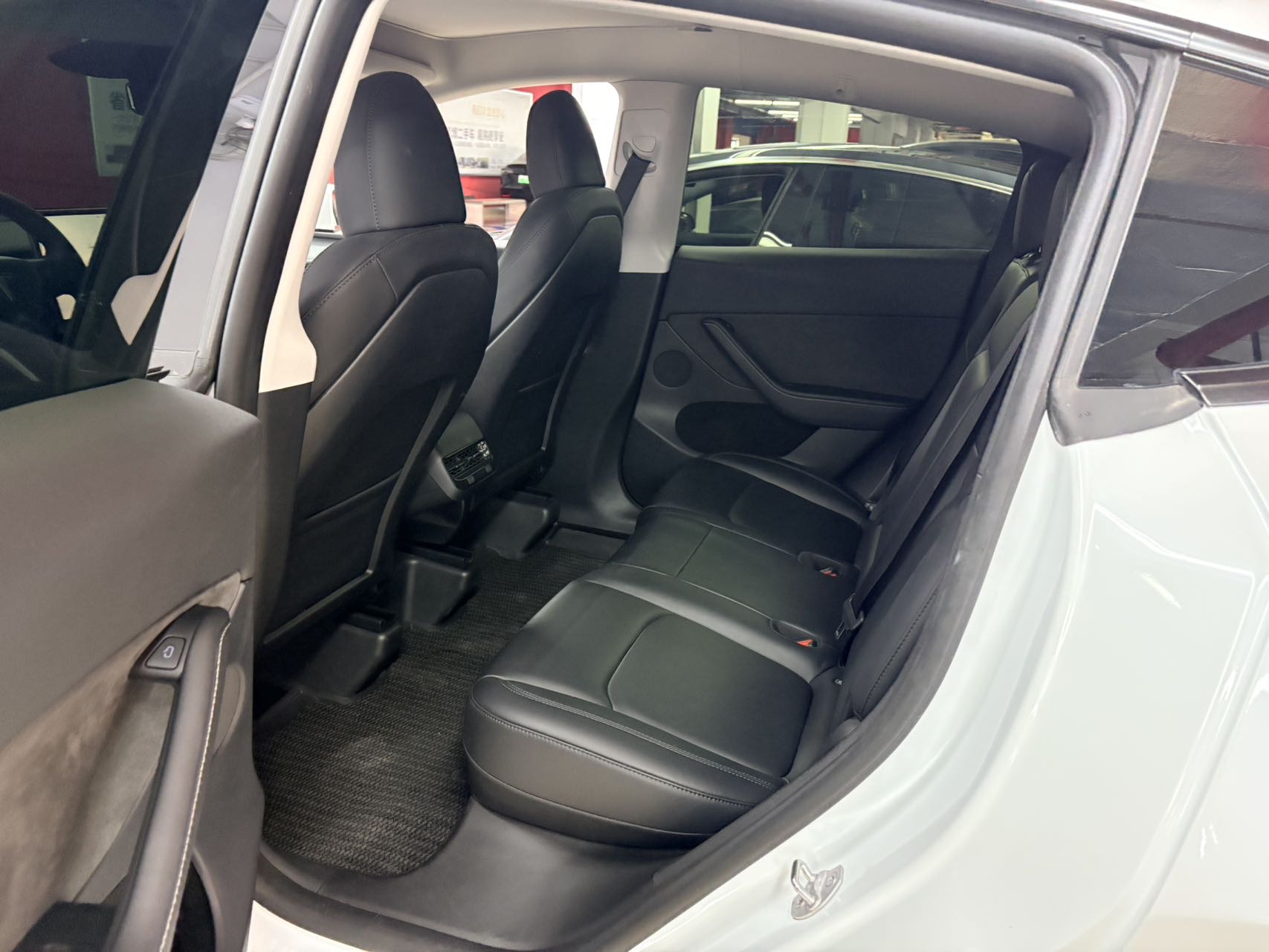 Tesla Model Y 2024 #5 Tesla Model Y 2024 car image #5