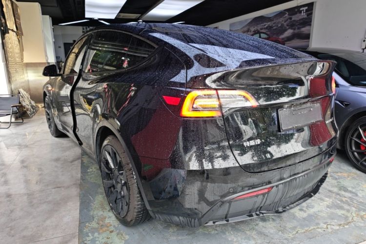 Tesla Model Y 2022 #5 Tesla Model Y 2022 car image #5