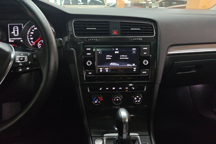 Volkswagen Golf 2018 car image #13