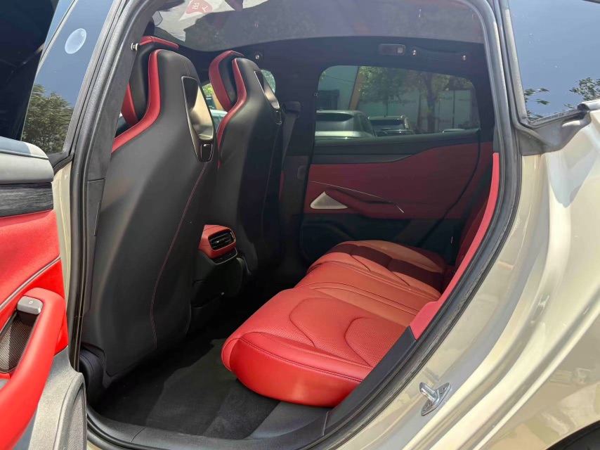 MI SU7 2024 car image #3