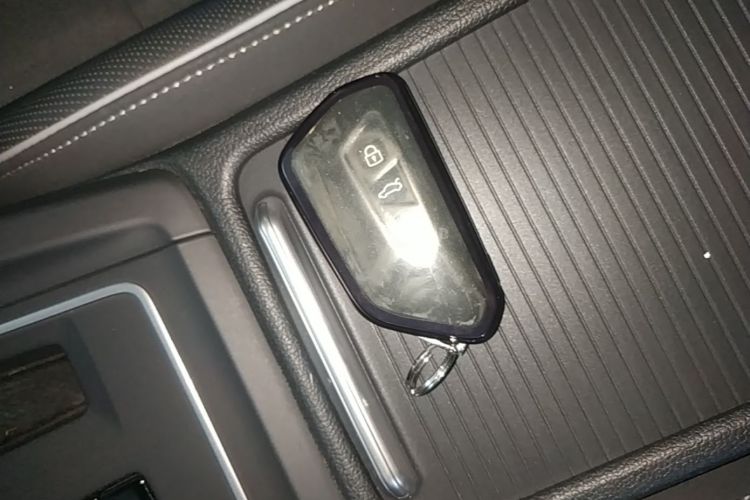 Volkswagen Golf 2020 car image #9