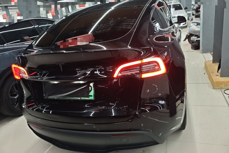 Tesla Model Y 2021 #4 Tesla Model Y 2021 car image #4