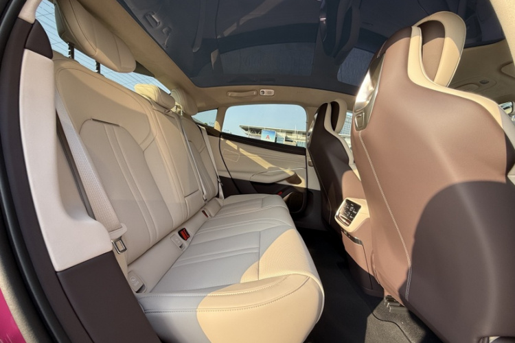 2026 #12 2026 immagine di auto #12