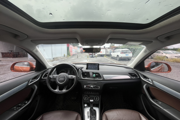 Audi Q3 2016 car image #13