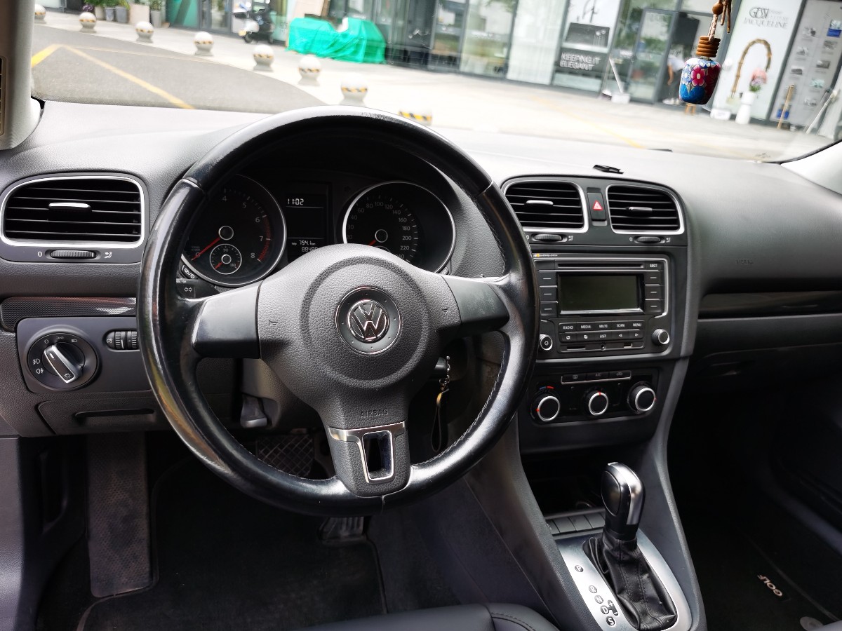 Volkswagen Golf 2013 car image #9